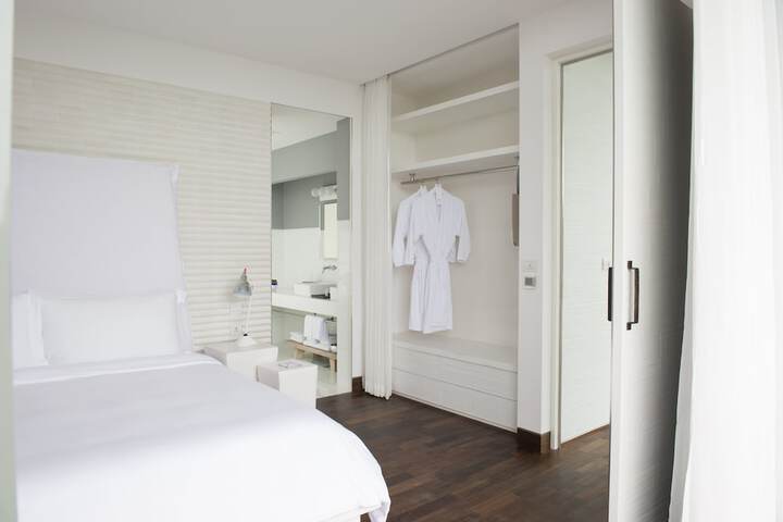 Room 47 of 254