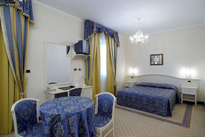 Room 13 of 51