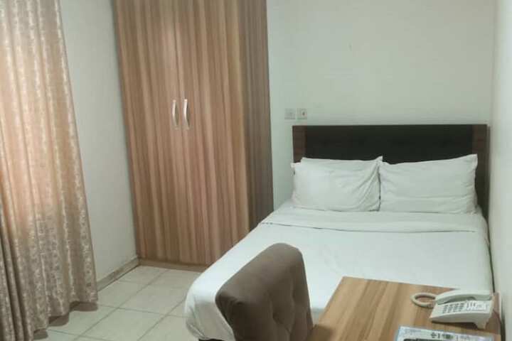 Room 5 of 14
