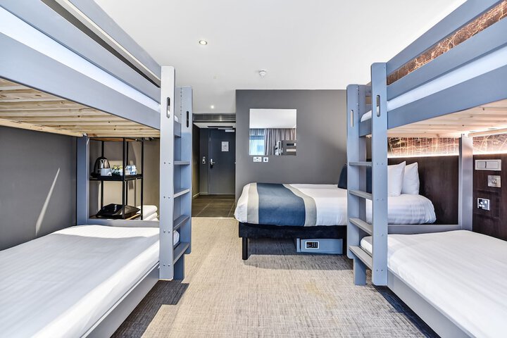 Room 52 of 89