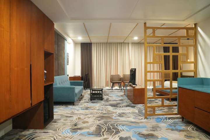 Room 33 of 118