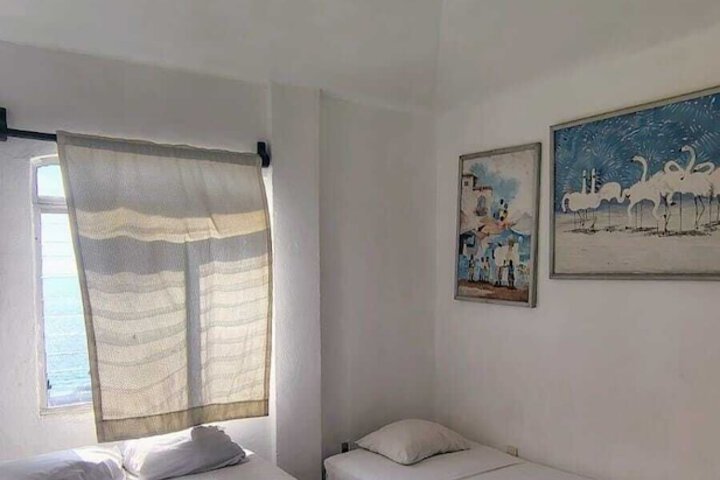 Room 17 of 49
