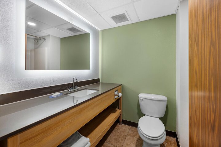 Room 10 of 34
