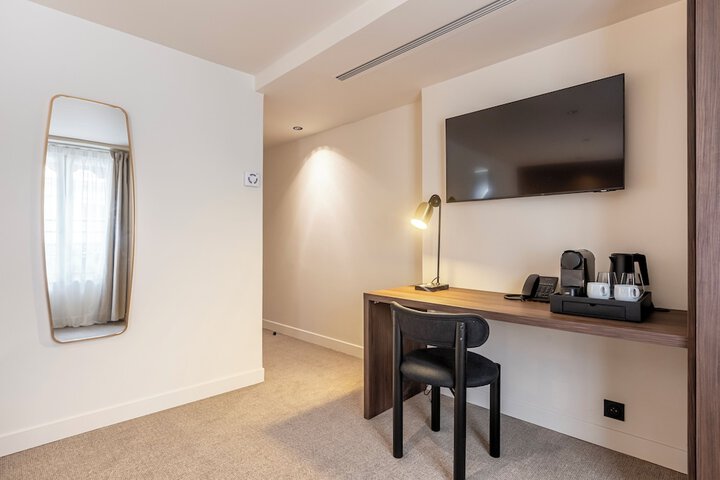Room 31 of 65
