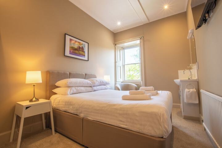 Room 15 of 111