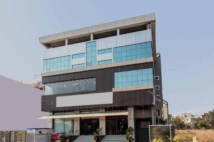 OYO 9944 HOTEL MALWA INN