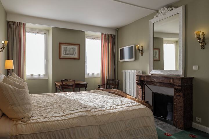 Room 9 of 19