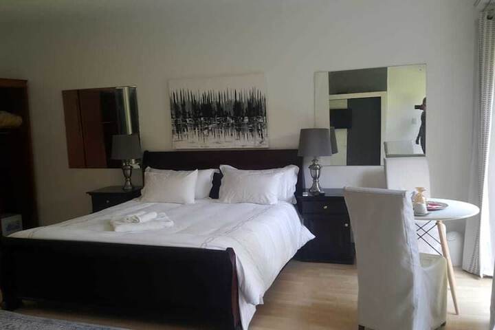 Room 33 of 60