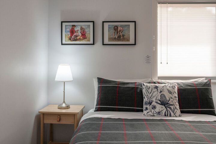 Room 12 of 166