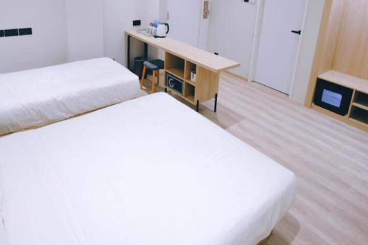 Room 68 of 112