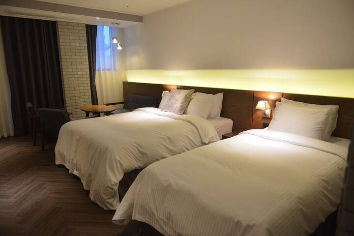 Room 5 of 24