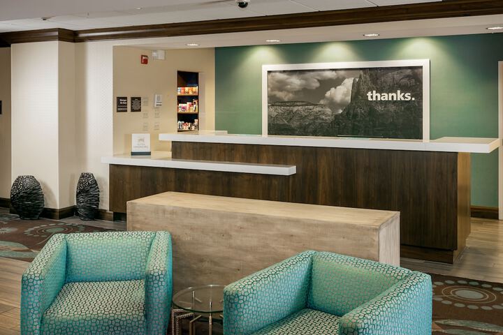 Lobby lounge