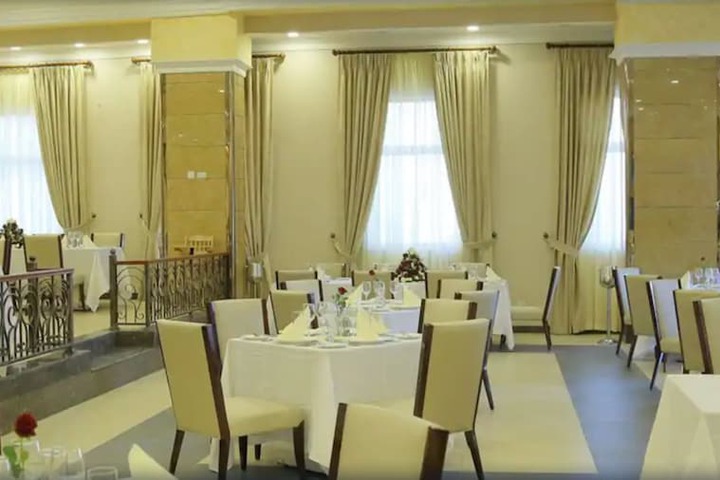 Dining 60 of 71