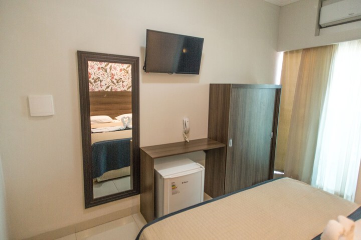 Room 6 of 38