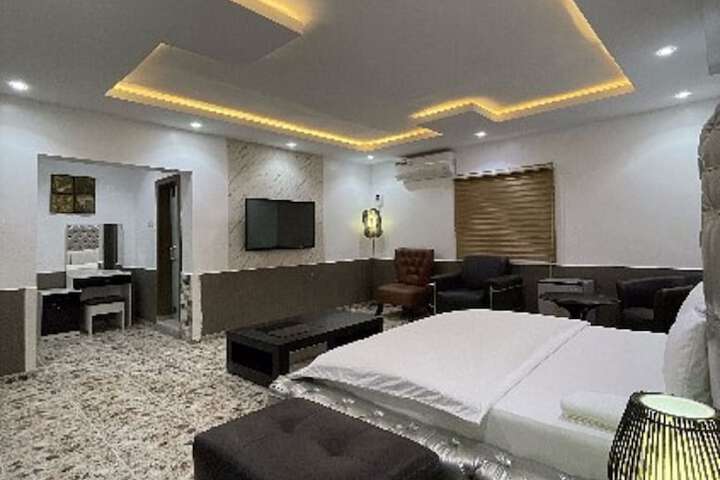 Room 9 of 27