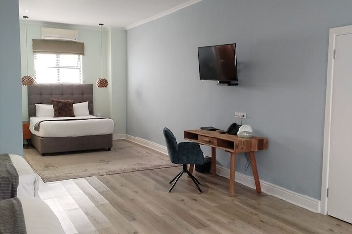 Room 17 of 103