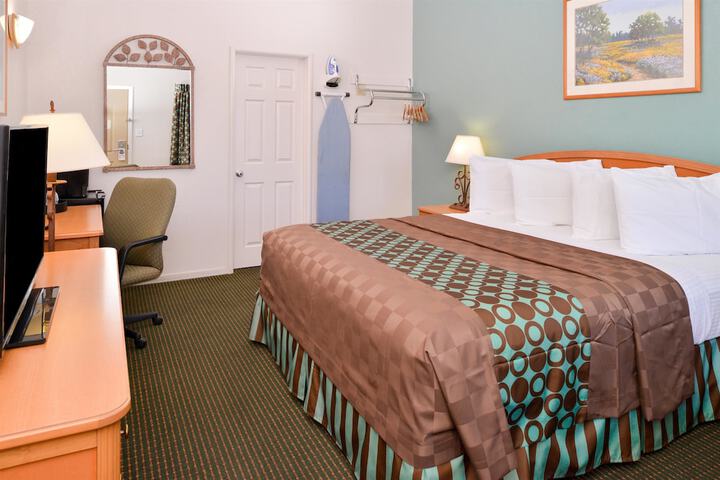 Standard King Bed Accessible (4 of 12)
