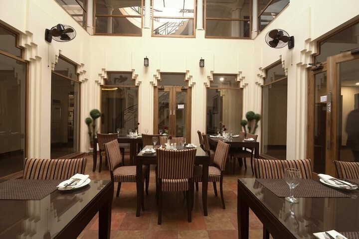 Dining 30 of 45