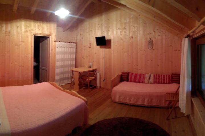 Room 4 of 144