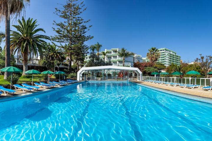 Pool Hotel