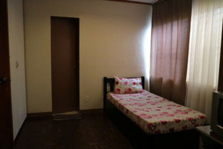 Room 13 of 27