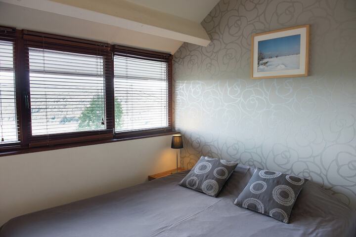 Room 4 of 40