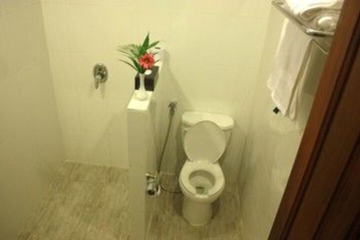 Room 6 of 30