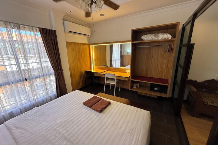 Room 12 of 30