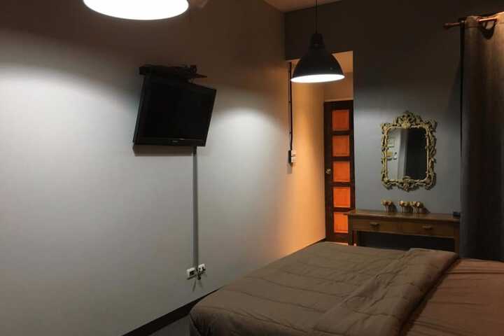 Room 4 of 37