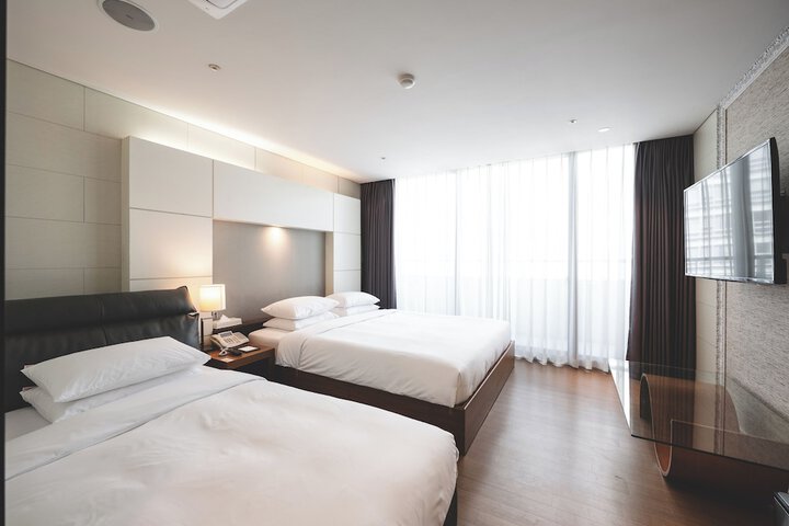 Room 32 of 151