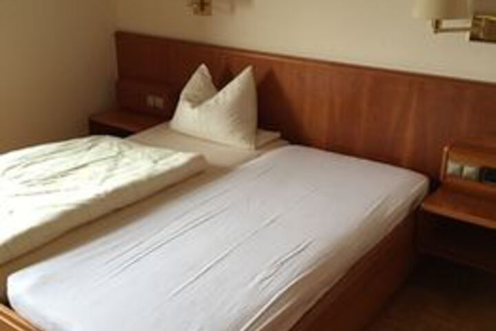 Room 13 of 26