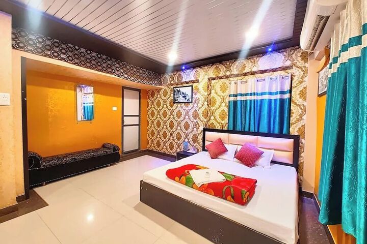 Room 16 of 28