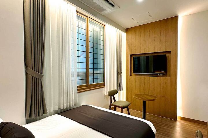 Room 4 of 42