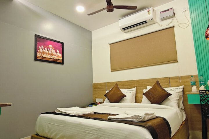 Room 2 of 7