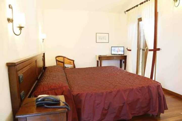 Room 10 of 82