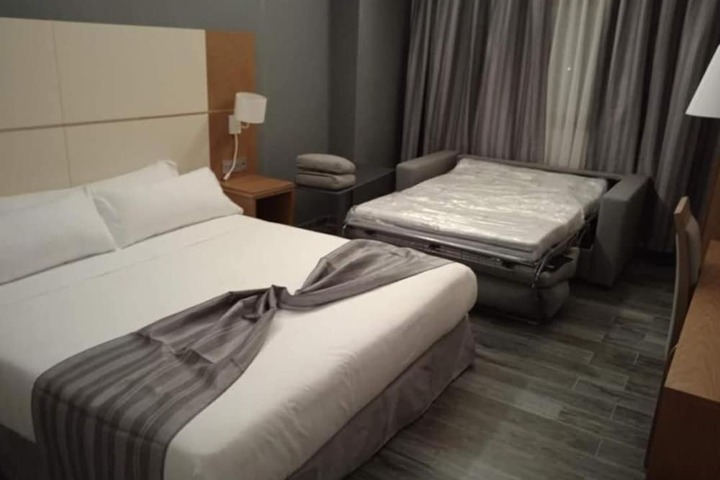 Room 12 of 28