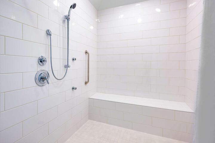 1 King Mobility Accessible with Tub (3 of 26)