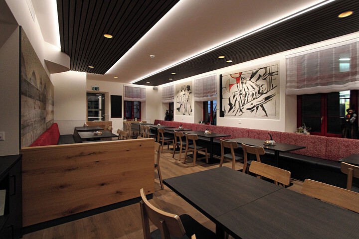 Dining 65 of 87