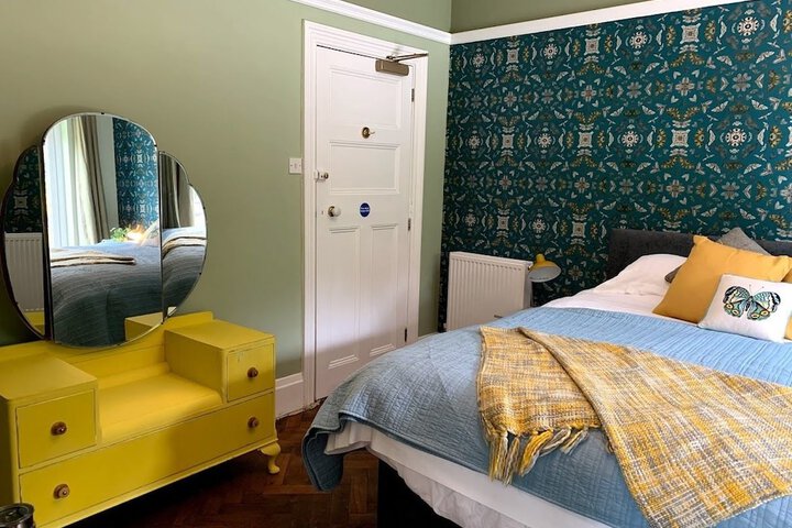 Room 33 of 48