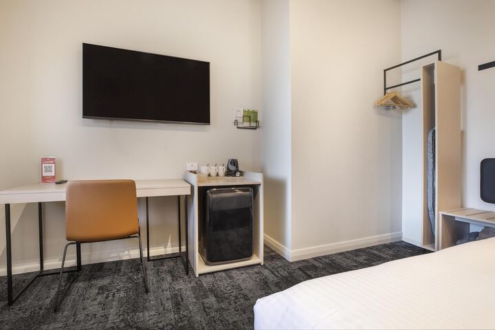 Room 16 of 62