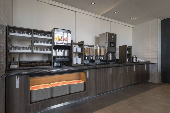 Breakfast/Coffee Service 85 of 104