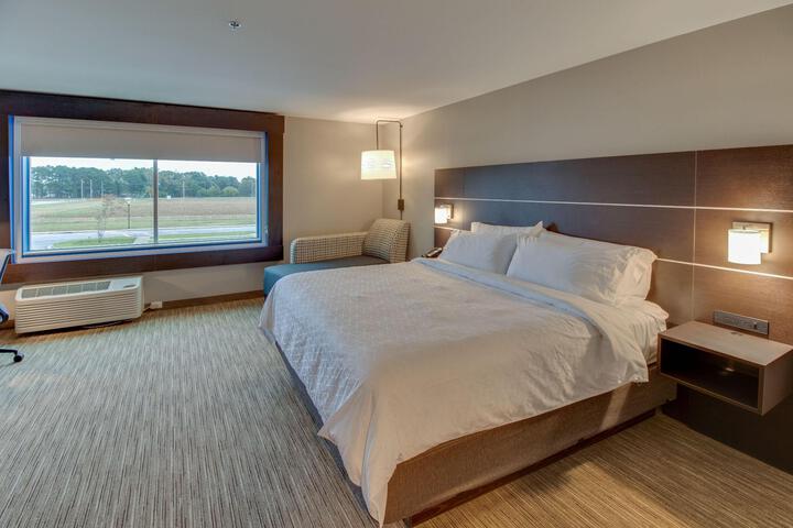 1 King Bed (12 of 18)