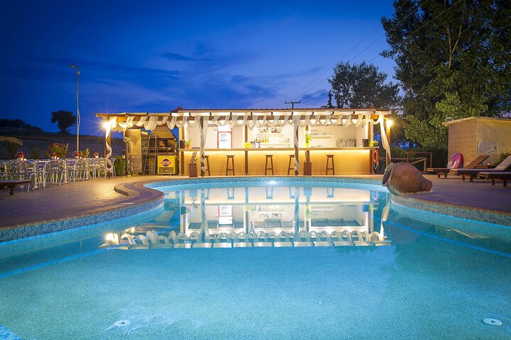 Pool 73 of 95