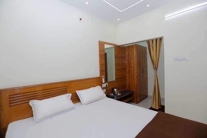 Room 5 of 14