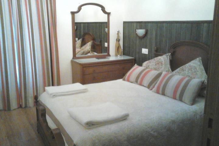 Room 1 of 3