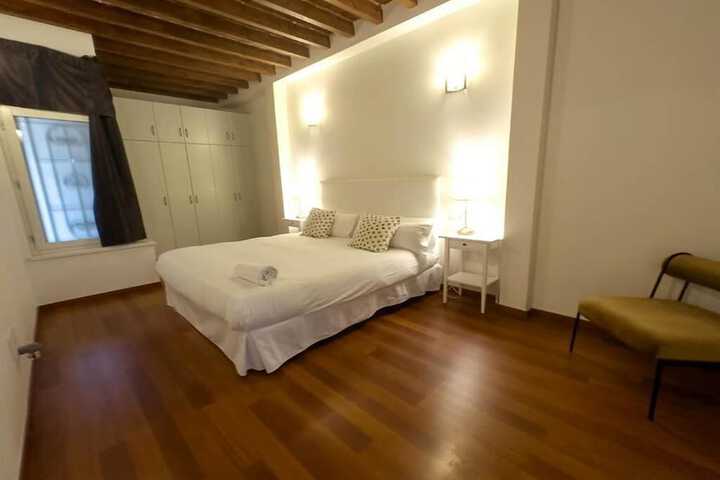 Room 21 of 66