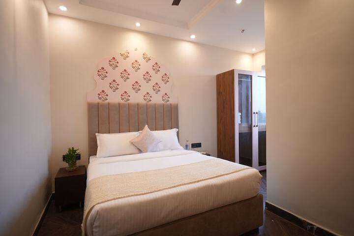 Room 73 of 97
