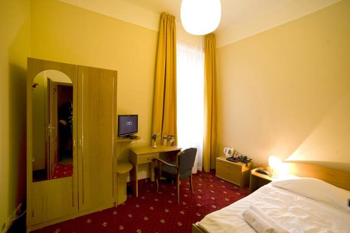 Room 8 of 60