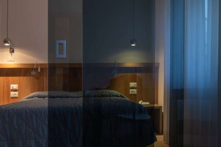 Room 23 of 102