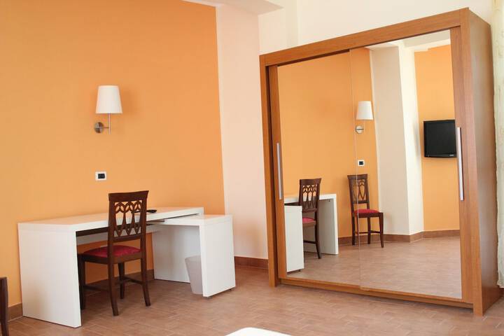 Room 17 of 33